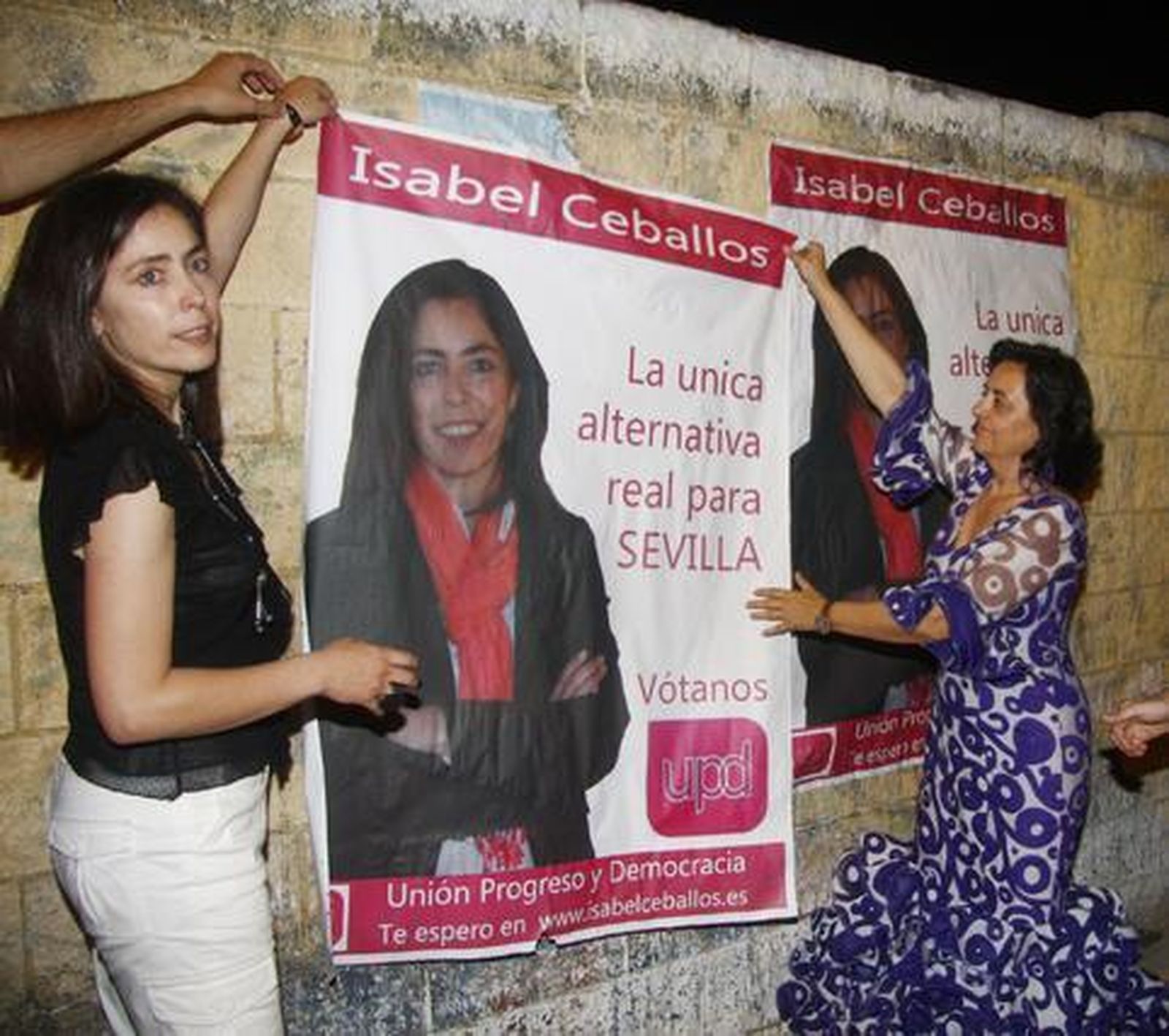 La candidata por UPyD, Isabel Ceballos, también organizó un acto de pegada de carteles.

Foto: Belén Vargas