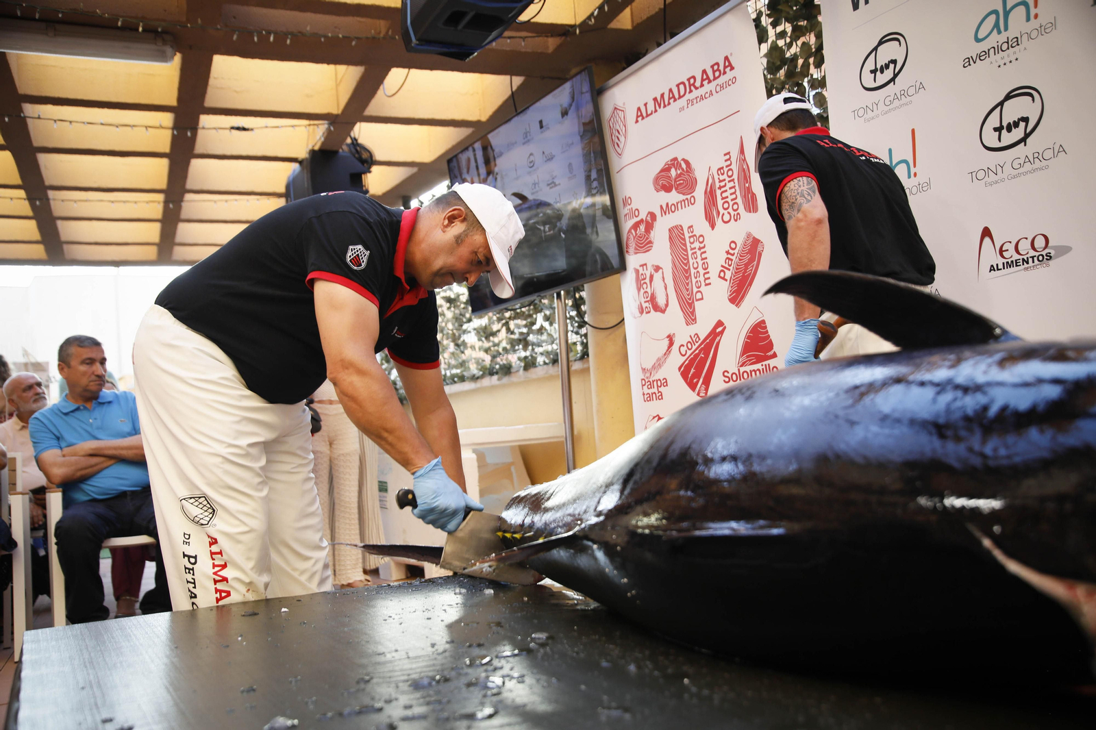El ronqueo del atún en el Espacio Gatronómico Tony García, en imágenes