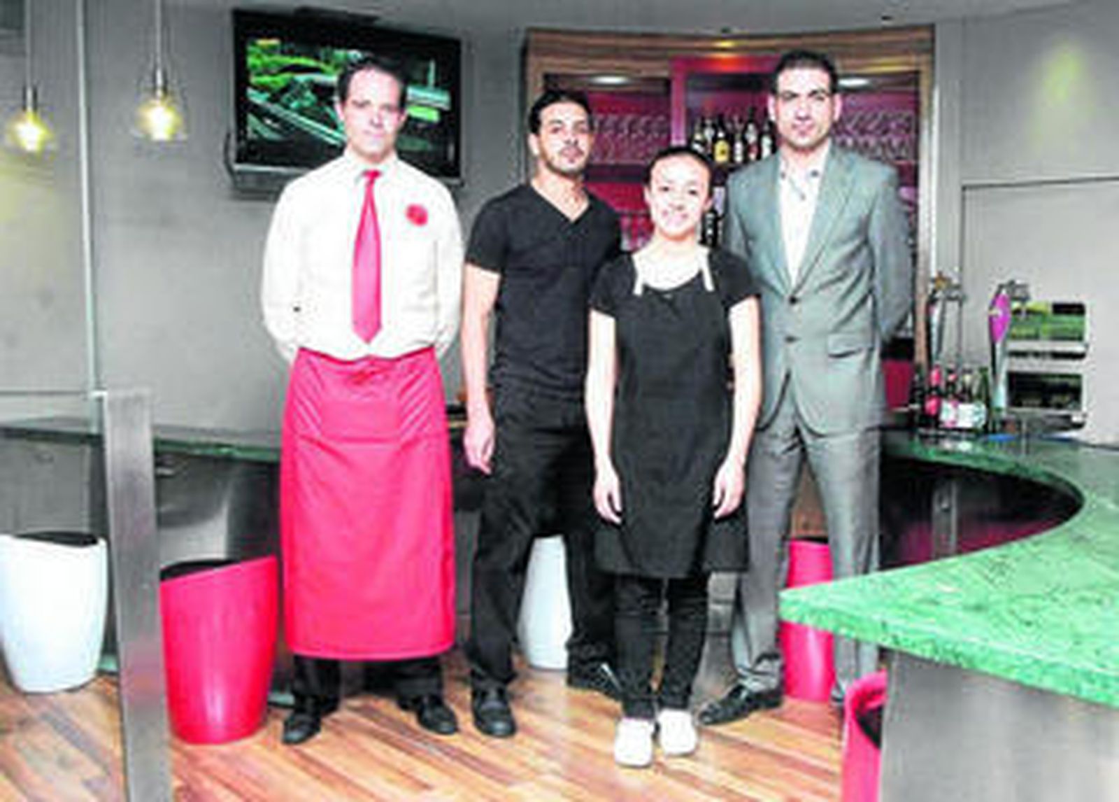 Paco Cuerva, Najib Zakhnini, Vanesa Cañón y José Asensio, gerente de la gastroteca.