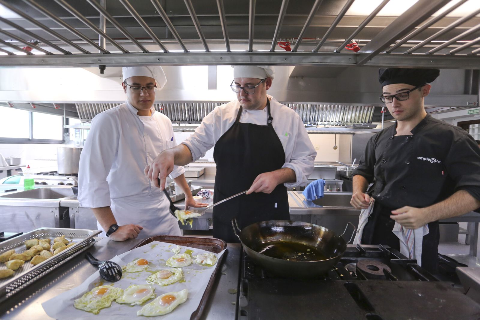 Fotos de alumnos en el restaurante de La Cónsula