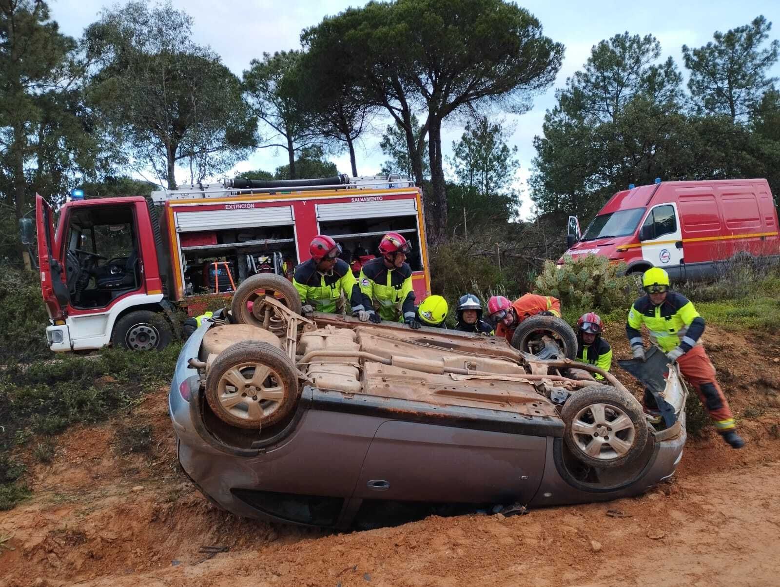 Rescate del herido tras el accidente.