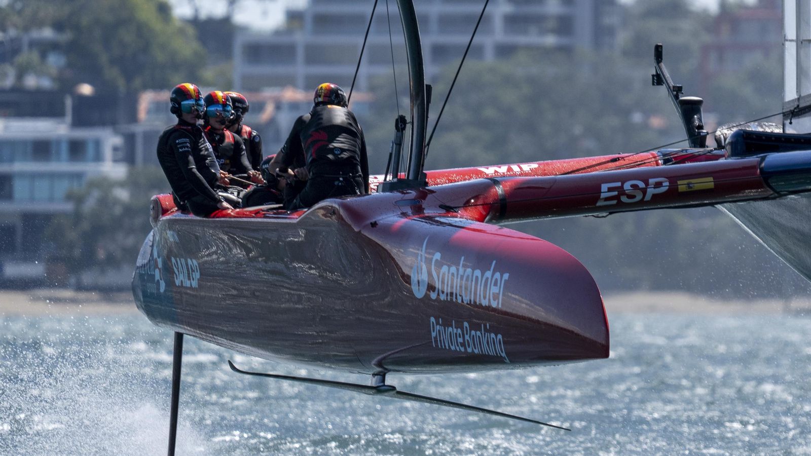 El equipo español de SailGP, con Diego Botín al timón, durante un entrenamiento previo al Rolex SailGP 2025 en Auckland, Nueva Zelanda. Lunes 13 de enero de 2025.