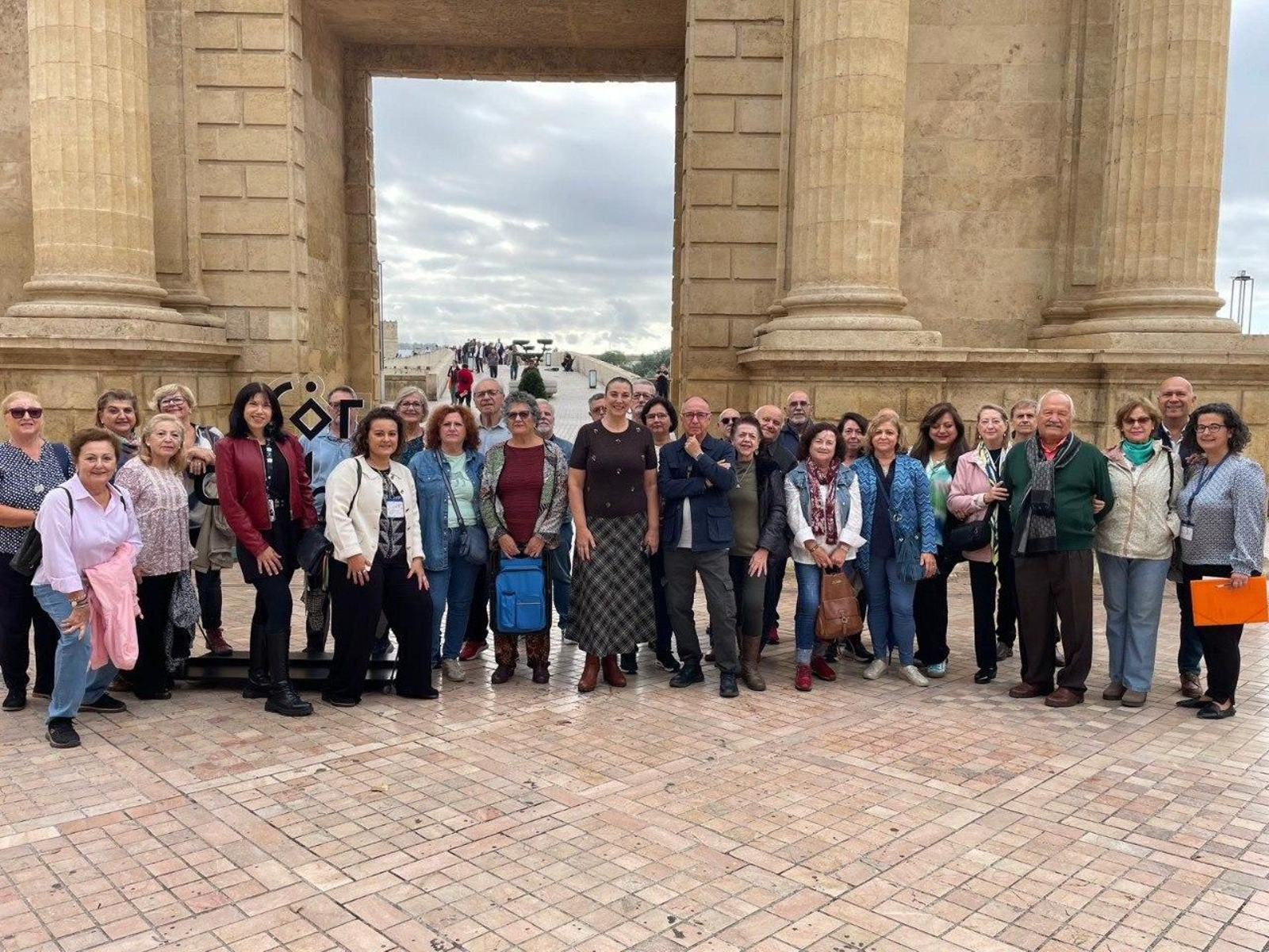 Primeros participantes en las rutas para personas mayores.