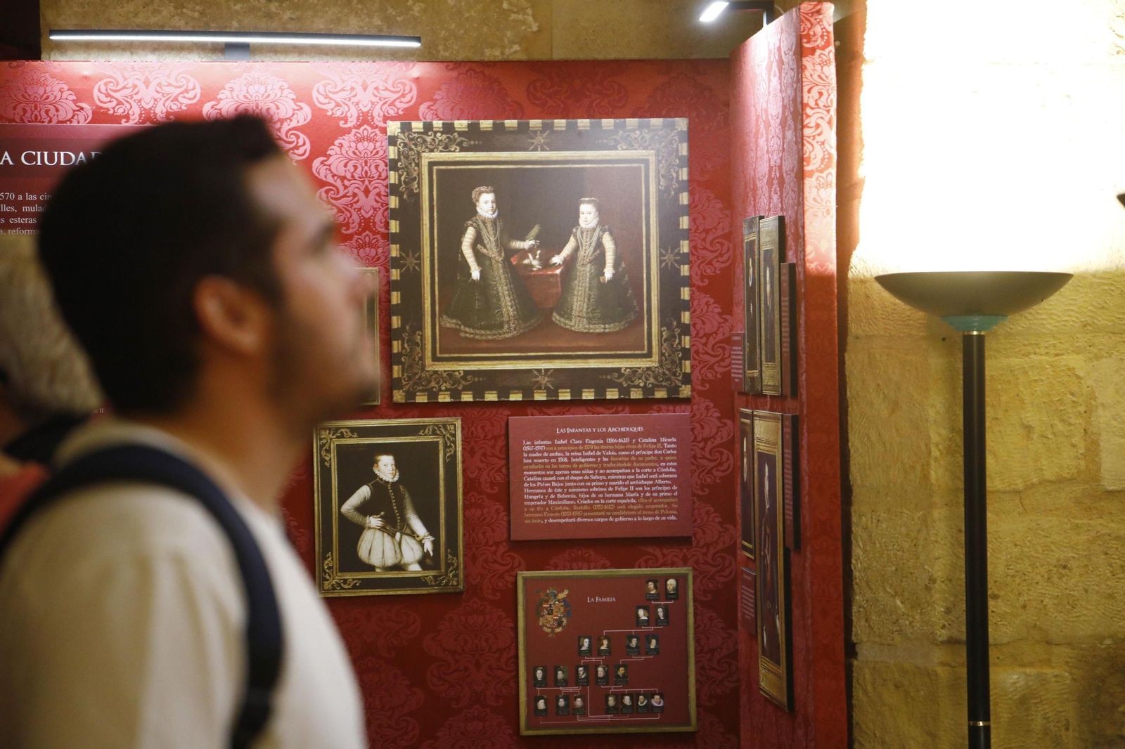 La exposición 'Córdoba, capital de un imperio. La visita de Felipe II en 1570', en imágenes