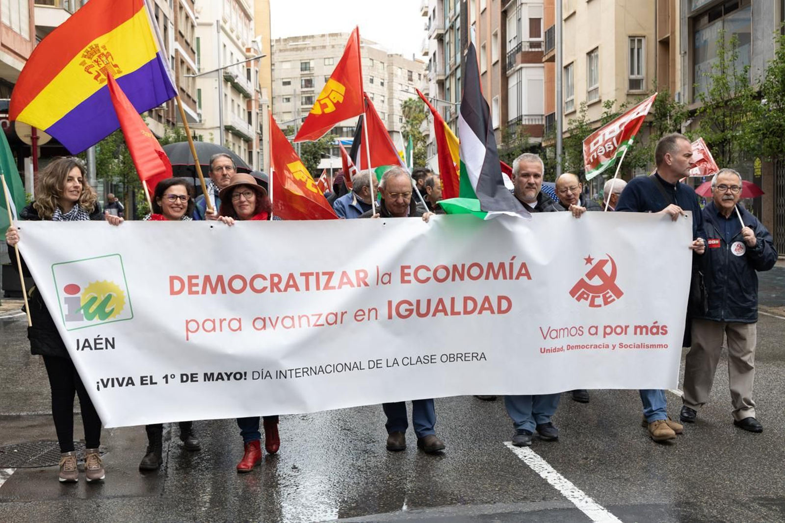 Unas 200 personas han participado en la manifestación por el Día del Trabajo.