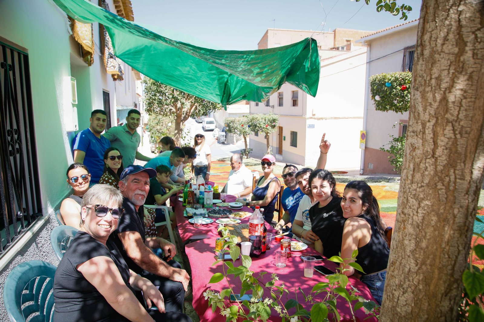 Así es la gran alfombra de serrín para que levite la Virgen de Fátima de Tíjola