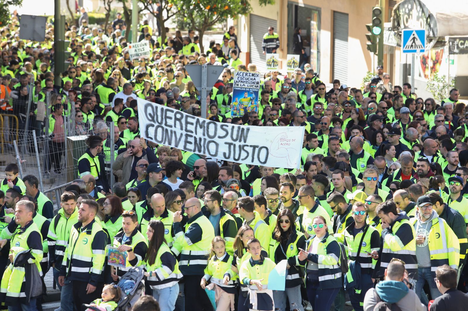 Las fotos de la manifestación de los trabajadores en huelga de Acerinox en Algeciras