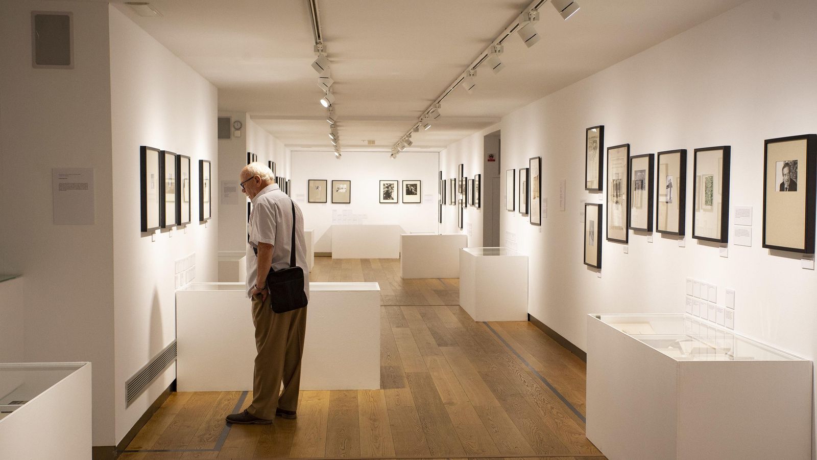 Se exhiben piezas y manuscritos originales de autores como García Márquez o Juan Ramón Jiménez.