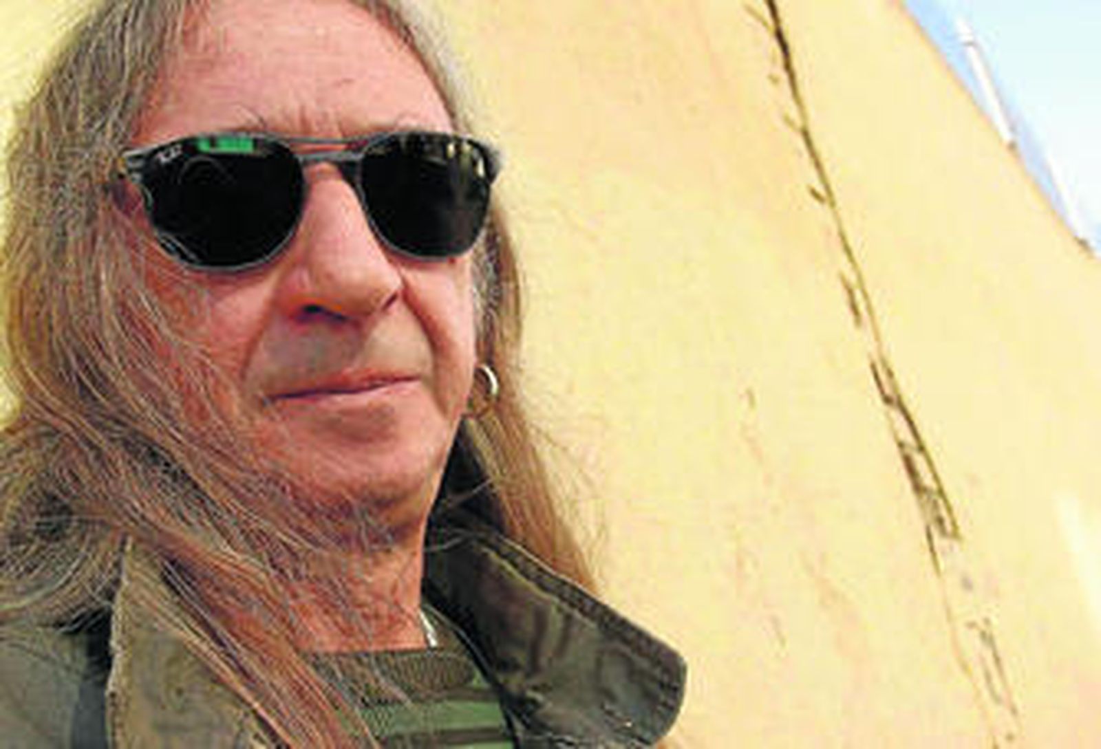 Rosendo tiene previsto empezar su actuación a las dos de la madrugada.