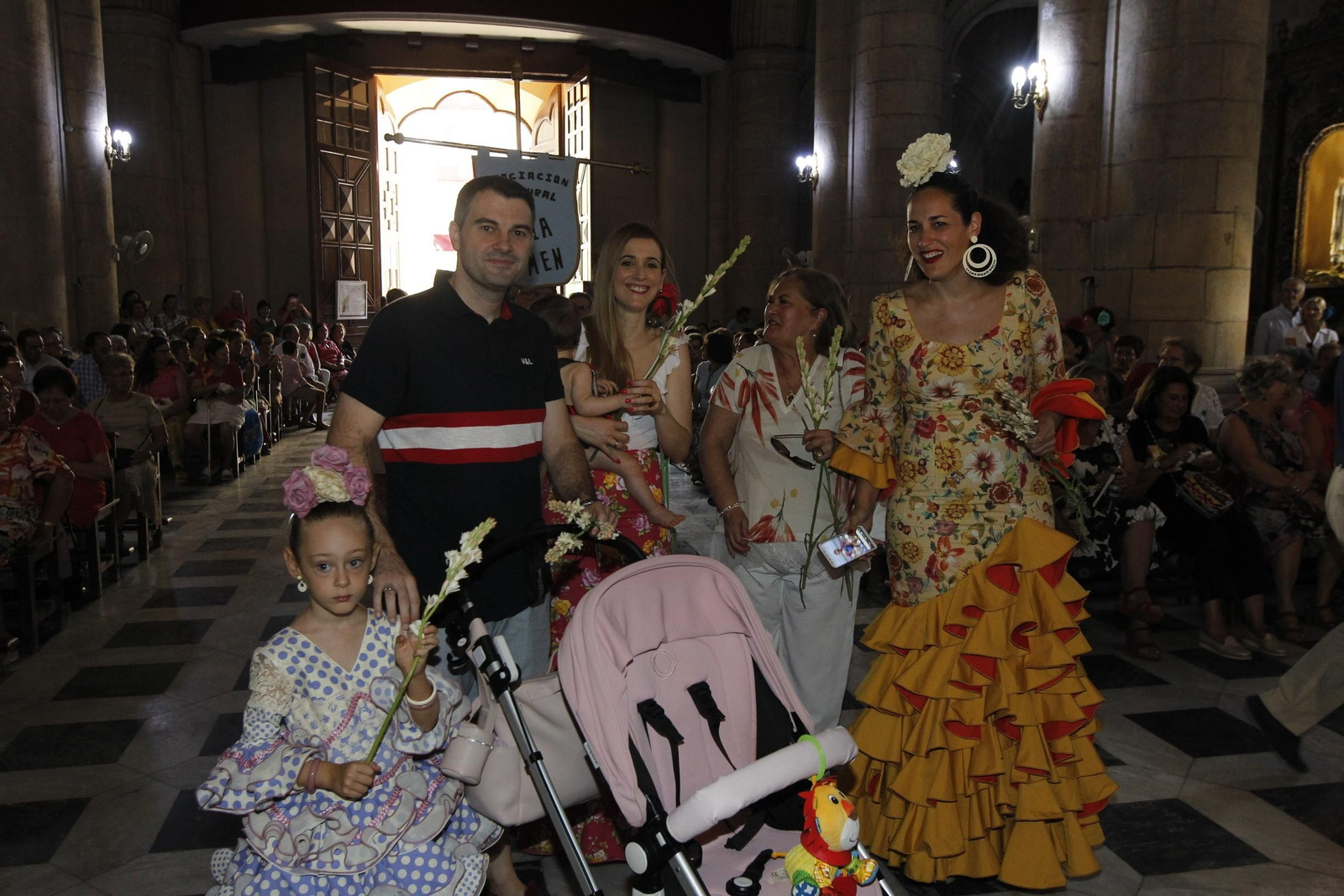 Fotogalería ofrenda floral a la Virgen del Mar. Feria de Almería 2019