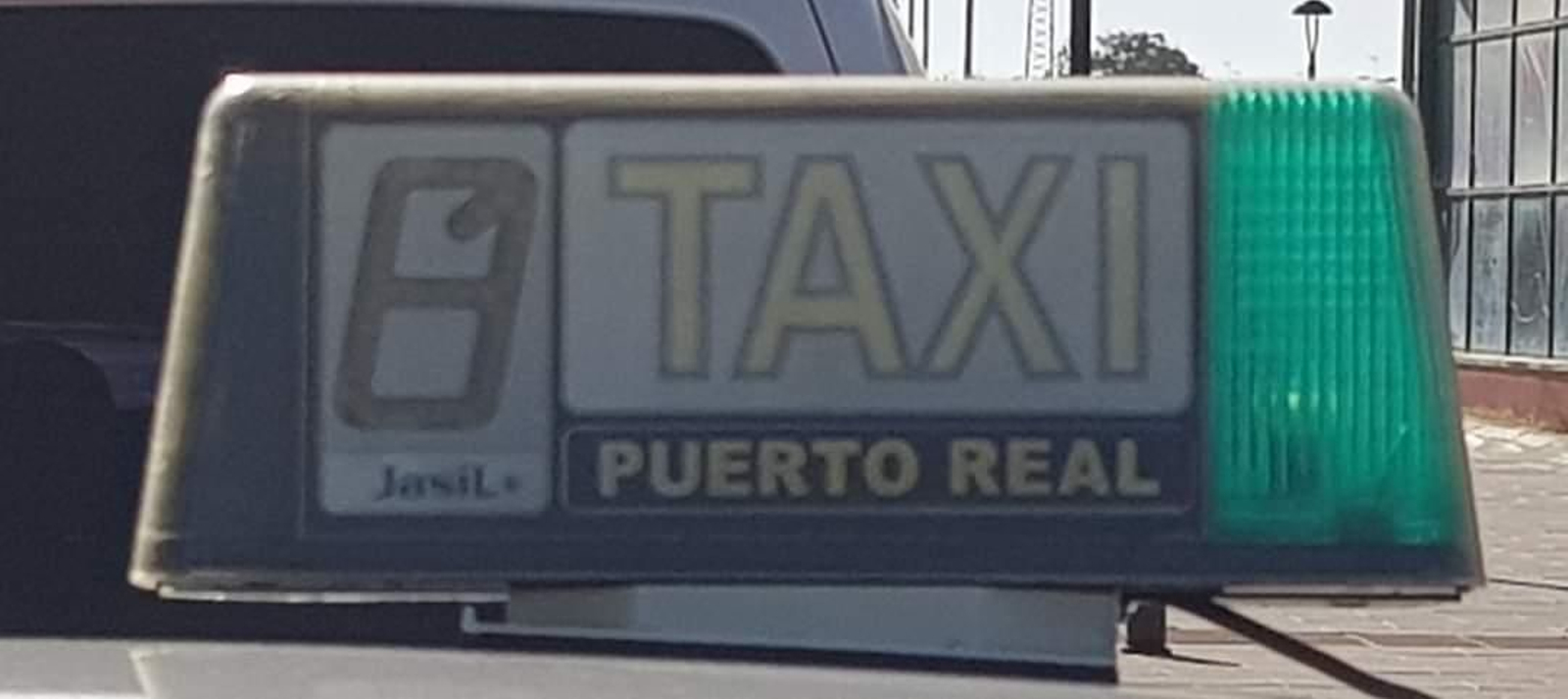 Uno de los vehículos de Radio Taxi Puerto Real.