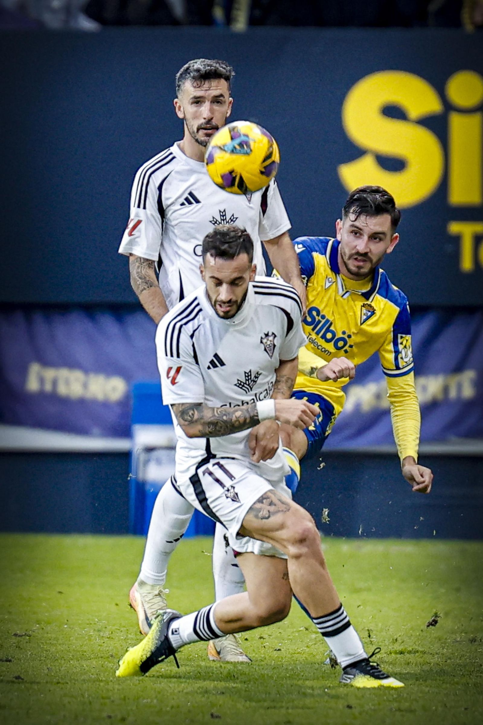 Búscate entre las fotos del partido de fútbol Cádiz CF - Albacete Balompié