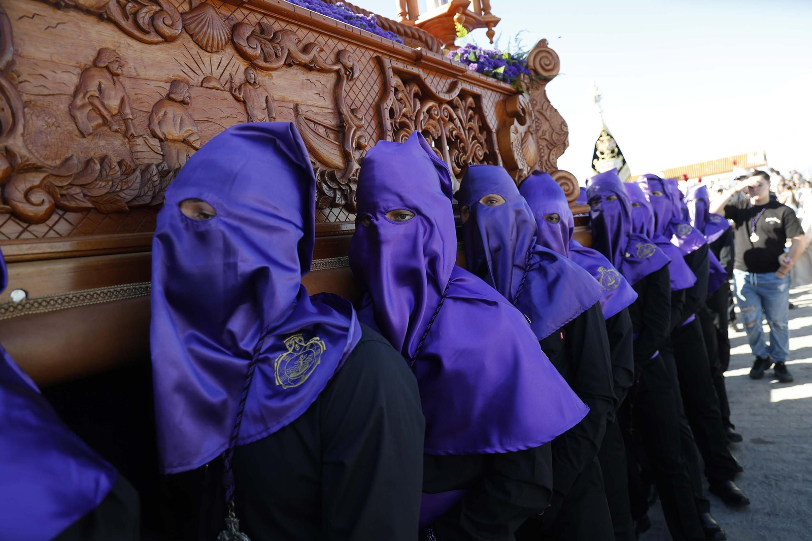 Fotos del Viernes Santo en La Línea: Cristo del Mar, Soledad y Santo Entierro, Cristo del Amor y Amargura