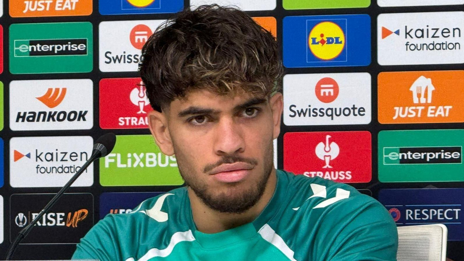 Abde, durante la rueda de prensa previa al encuentro con el Olympique de Lyon. Abde, durante la rueda de prensa previa al encuentro con el Olympique de Lyon.