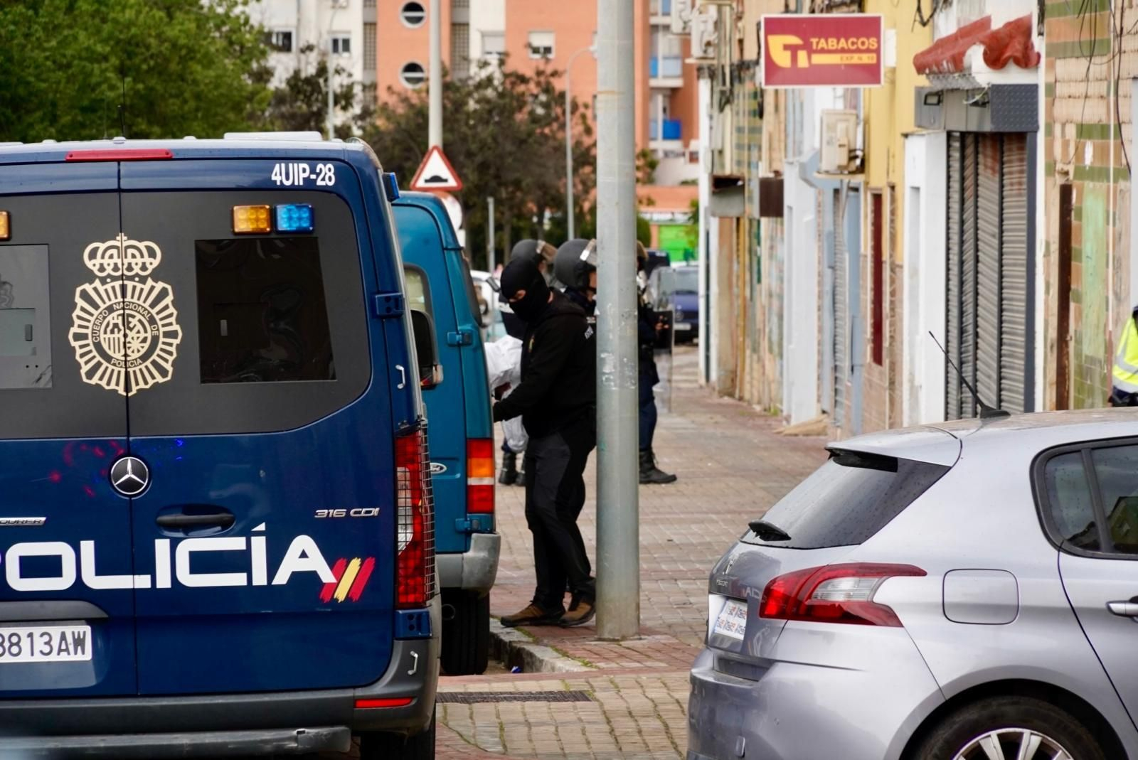Imágenes de la macrooperación de la Policía Nacional este martes en El Torrejón y Pérez Cubillas: 200 agentes rastrean la zona