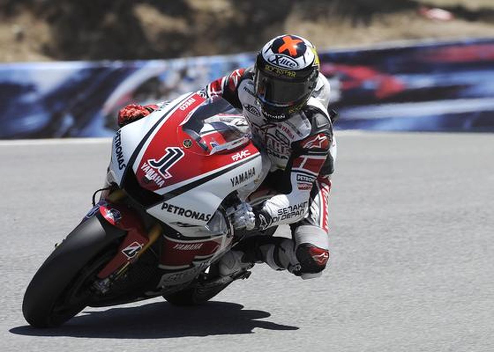 Stoner doblega a Lorenzo y aumenta su ventaja en el mundial

Foto: EFE