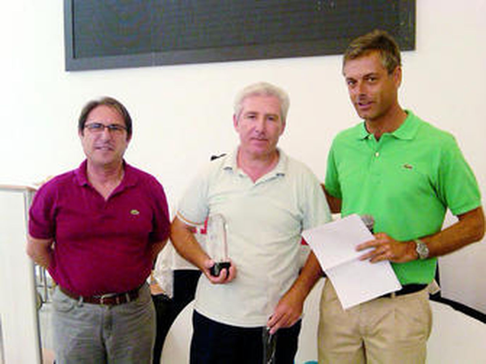 Los ganadores recibieron sus premios.