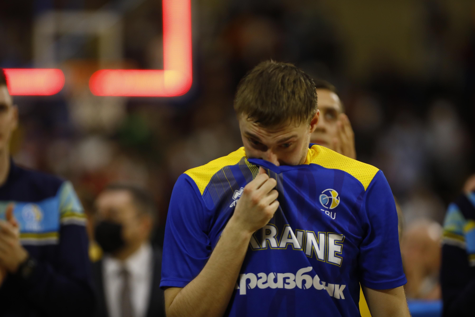 Las imágenes del emotivo encuentro entre España y Ucrania en Córdoba