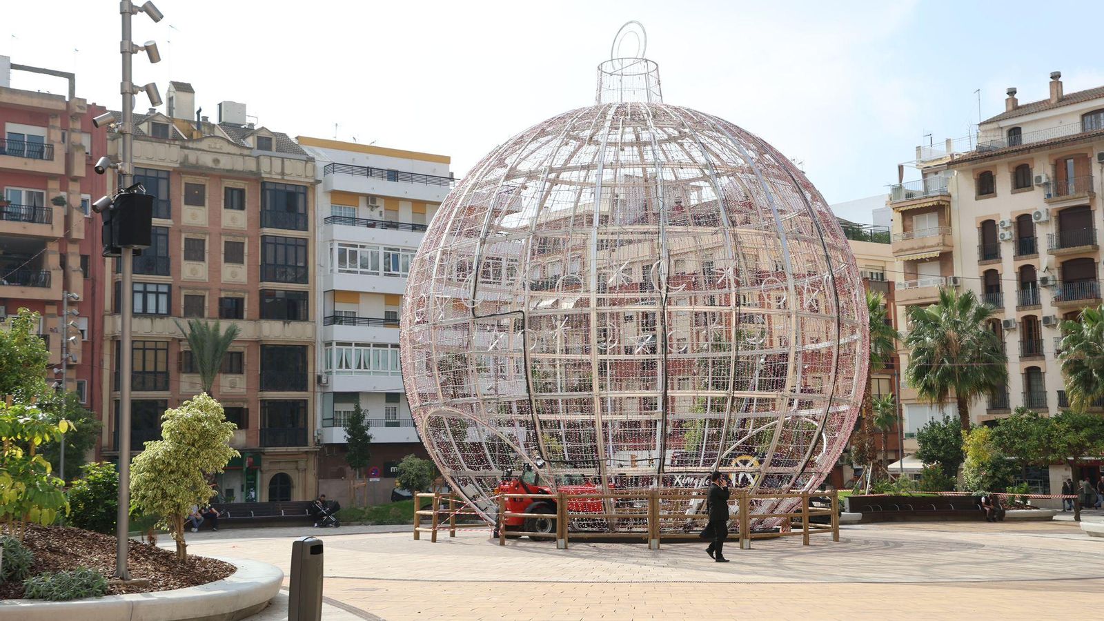 La Plaza de La Merced se llena ya de Navidad.