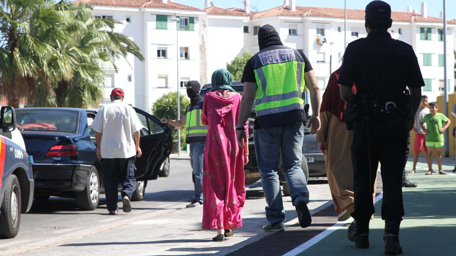 Registros en las casa de Ayoub El Khazzani en Algeciras.