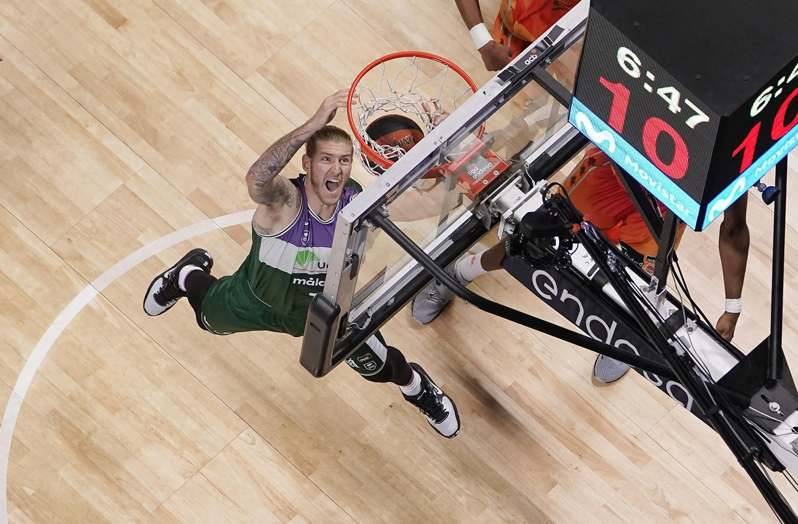 Dylan Osetkowski realiza un mate.