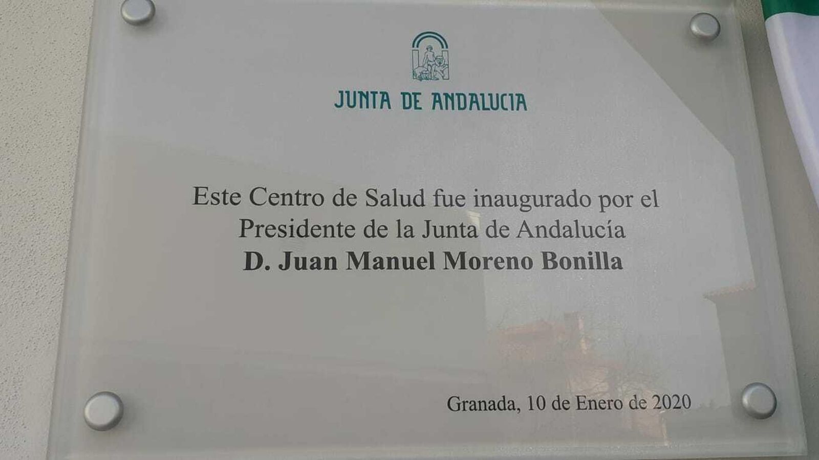 Placa conmemorativa de la inauguración.