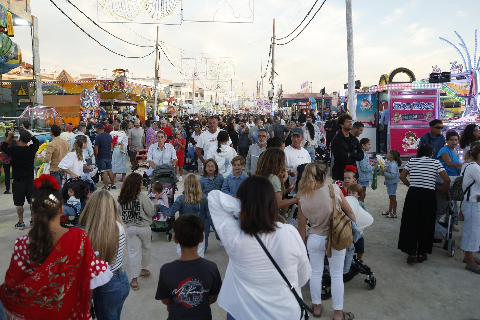 Búscate en las fotos del martes en la Feria de Tarifa 2025