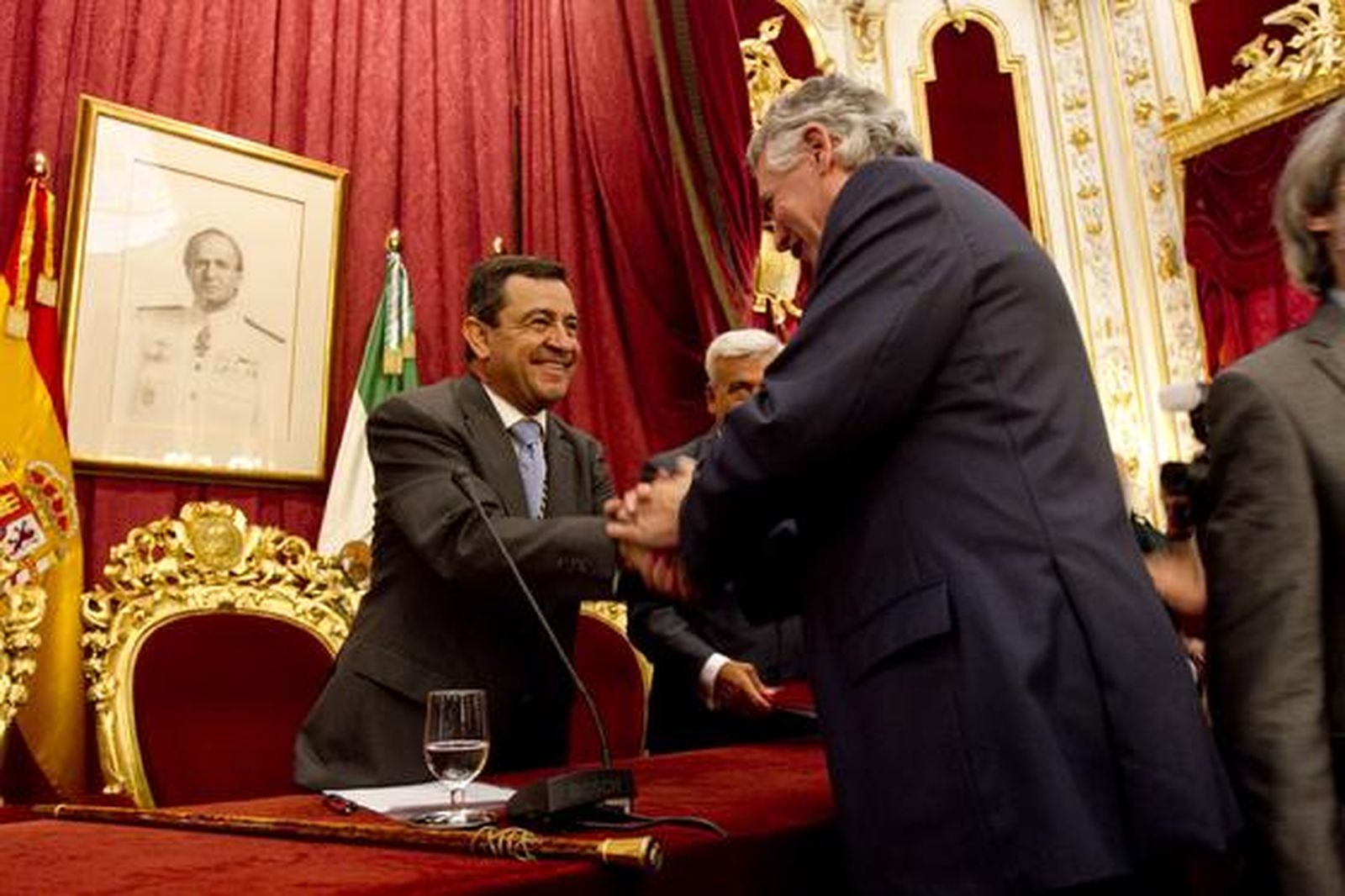 Imágenes de la toma de posesión de la Diputación.

Foto: Lourdes de Vicente y Jesus Marin