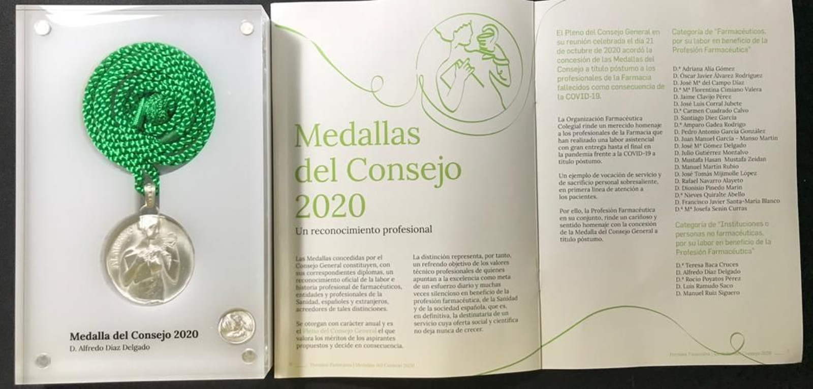 La medalla que recibió hace unos días el hijo de Alfredo Díaz Delgado en honor a su padre de manos del Consejo General de Colegios Farmacéuticos