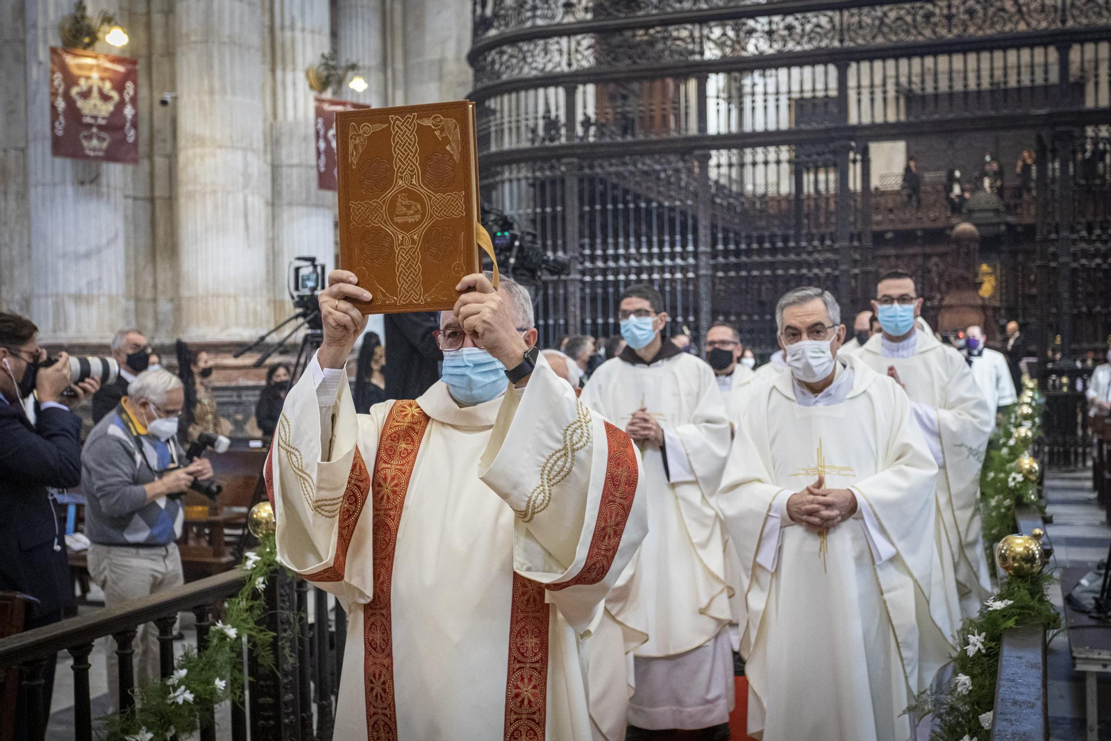 Coronación de la imagen de San José y el Niño Jesús