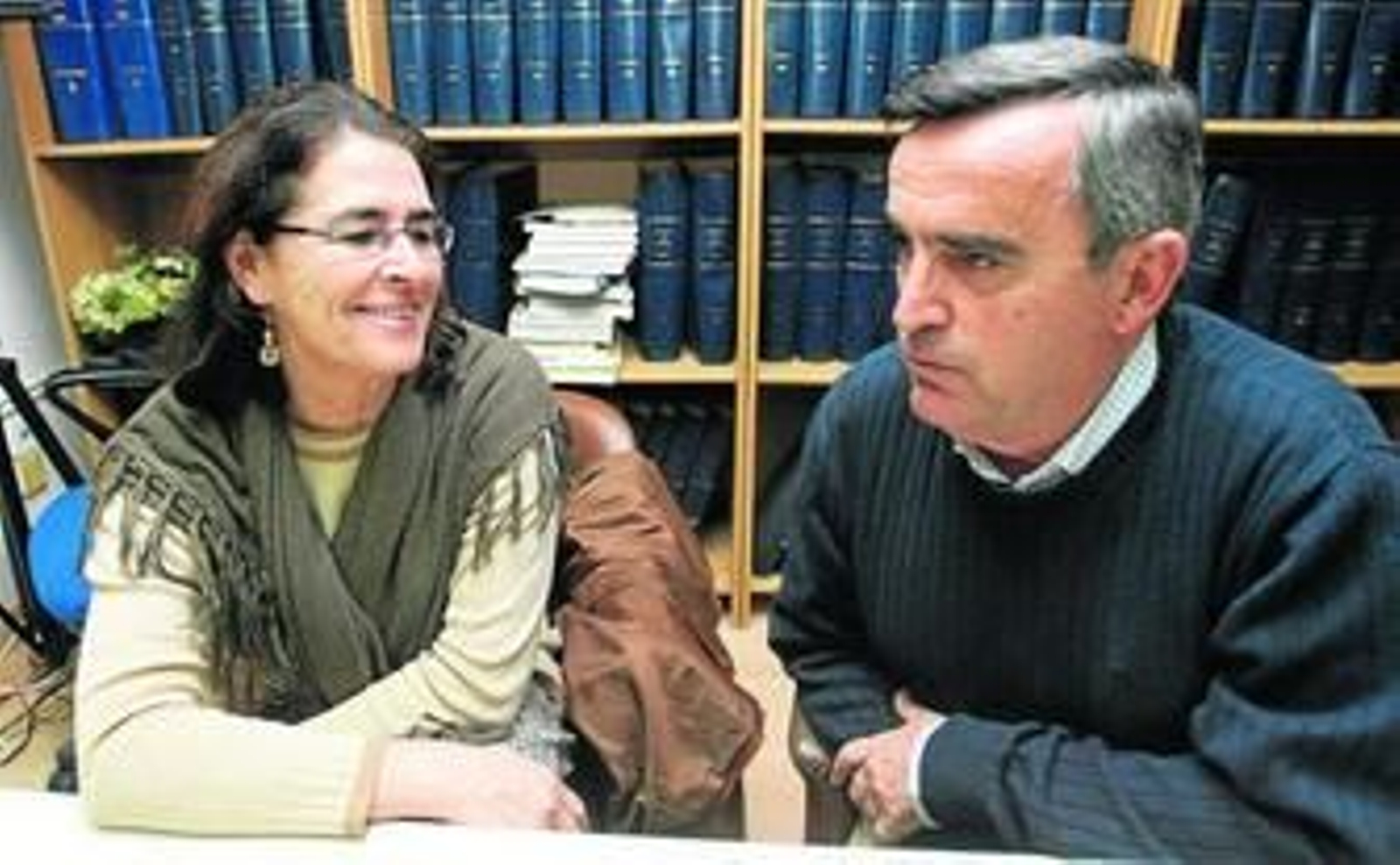 Inma Castro y Miguel Ángel Flores acogieron durante tres años a dos adolescentes, lo que les valió el reconocimiento de la Junta.