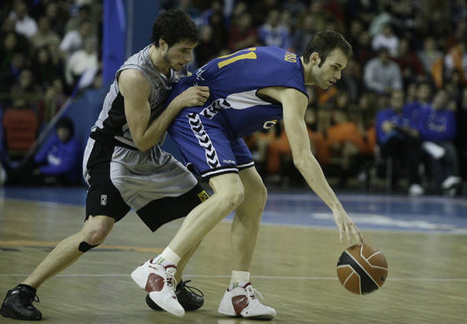 El Cajasol vence al Juventut en San Pablo y lo supera en la clasificaión. / Antonio Pizarro