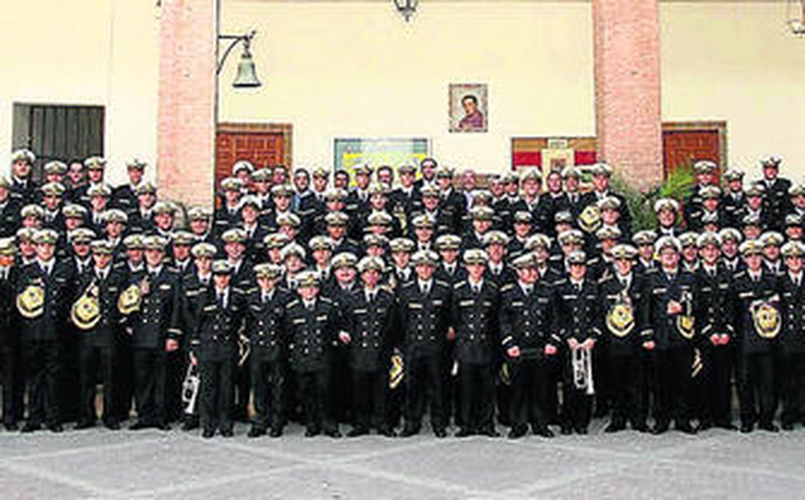 La banda de San Juan Evangelista posa en una imagen de archivo.