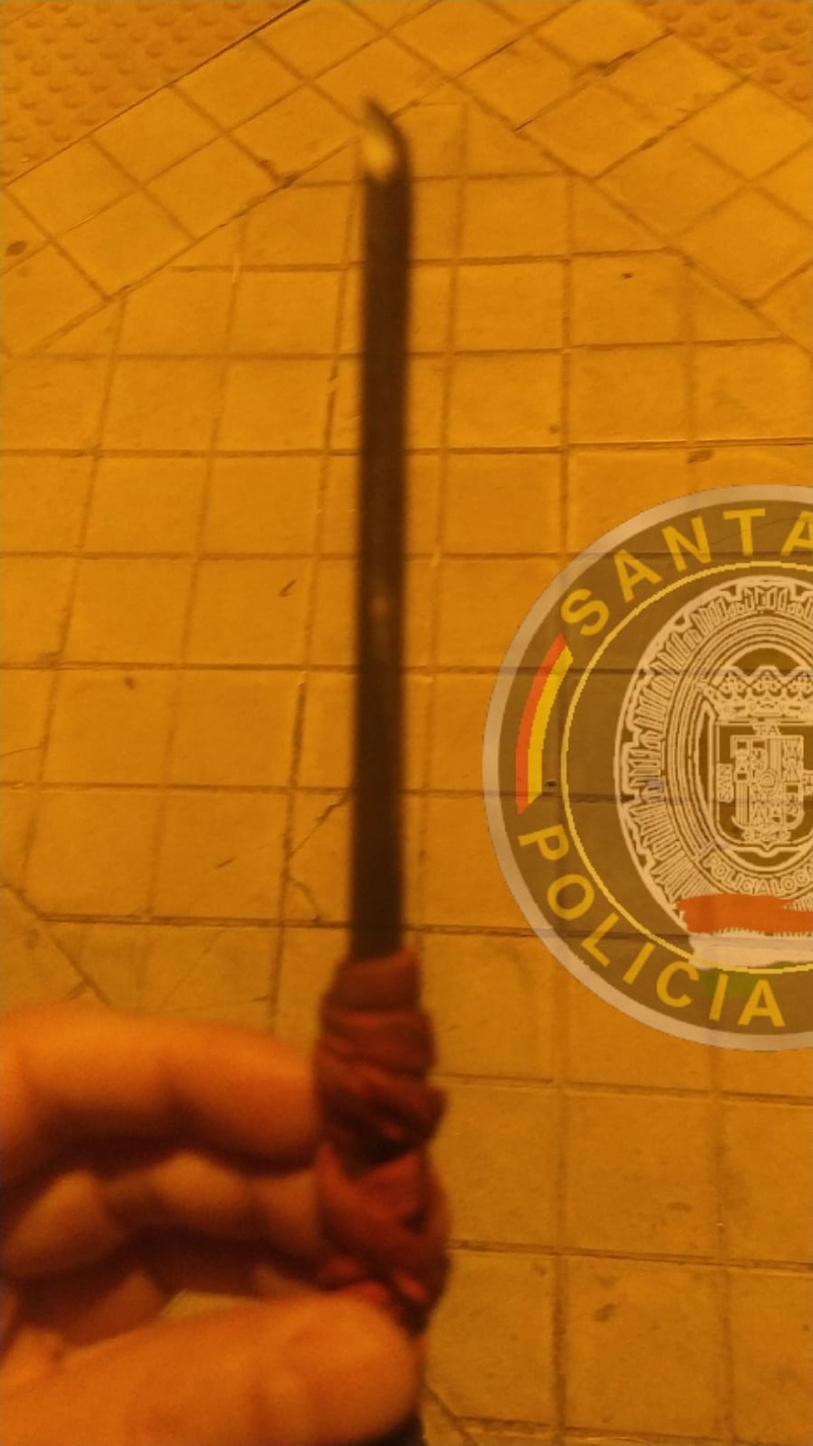 Punzón con  el que presuntamente habría agredido a la mujer