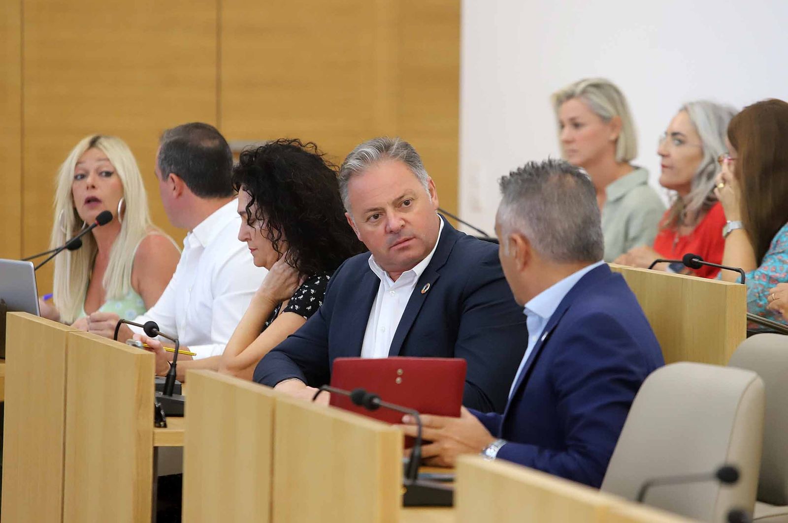 Imágenes del pleno extraordinario celebrado en la Diputación de Huelva