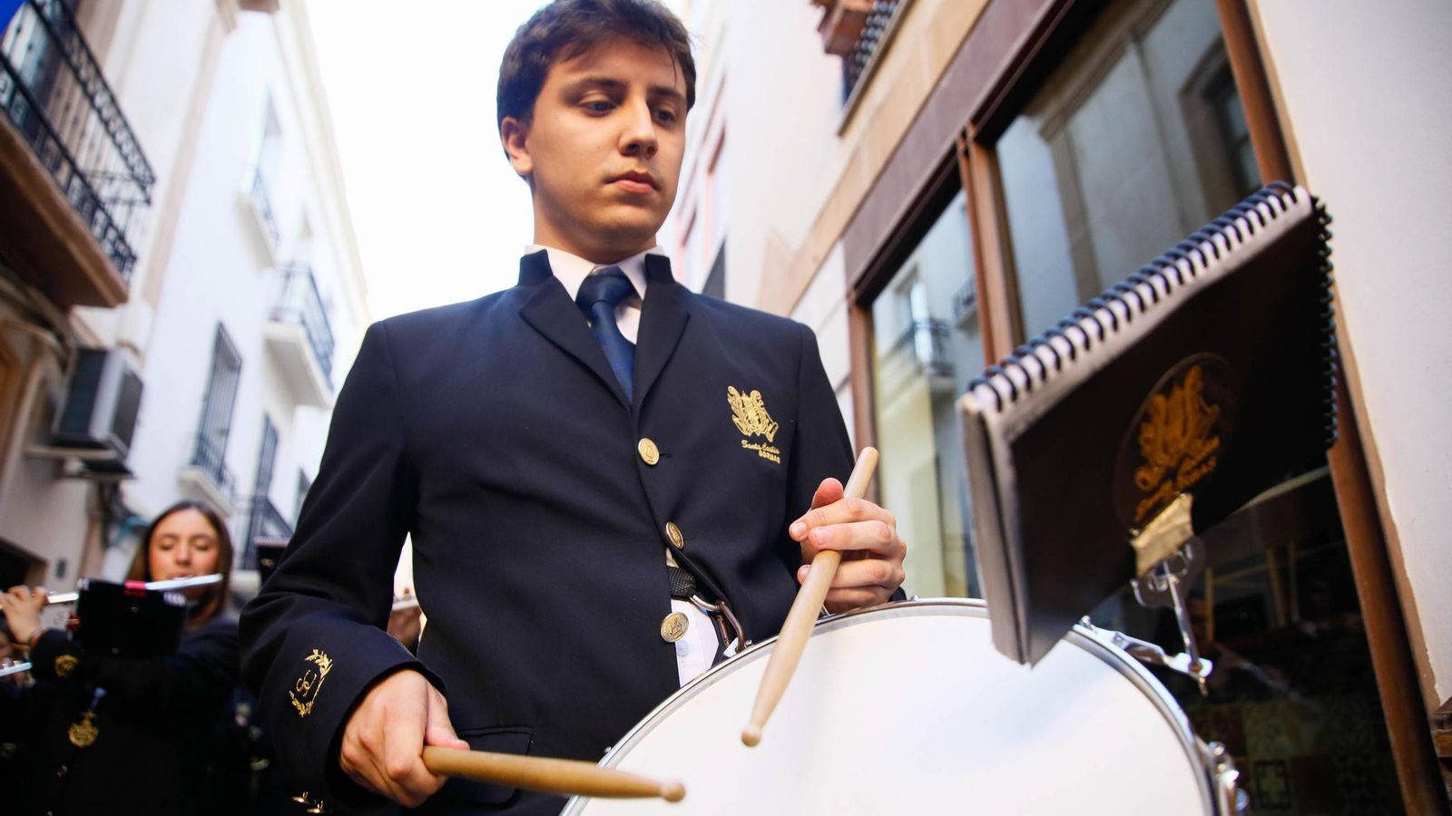 Vea la salida de la Hermandad de Los Ángeles de la Catedral de Almería