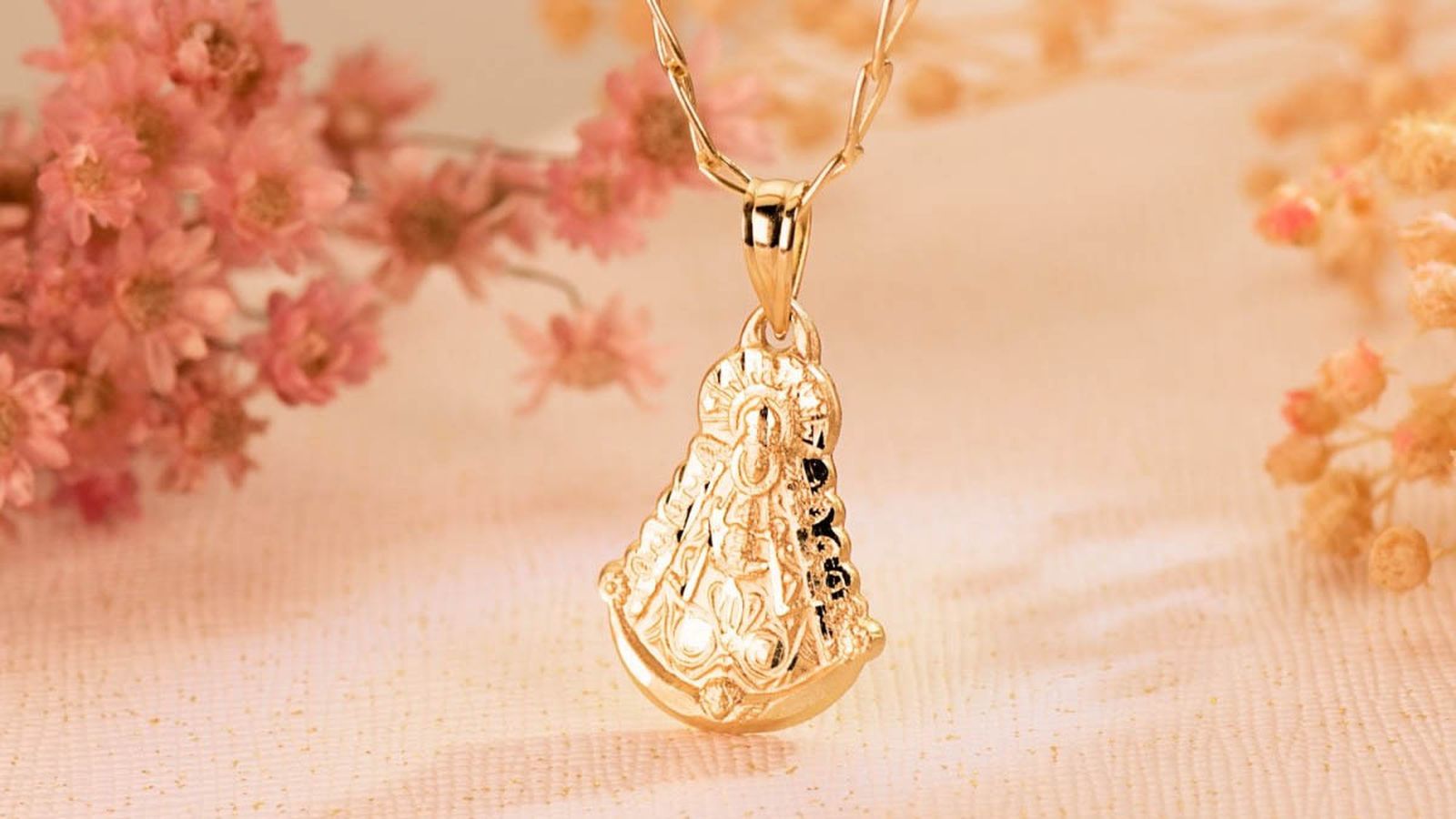 Medallas de oro de la Virgen del Rocío: fe, tradición y devoción