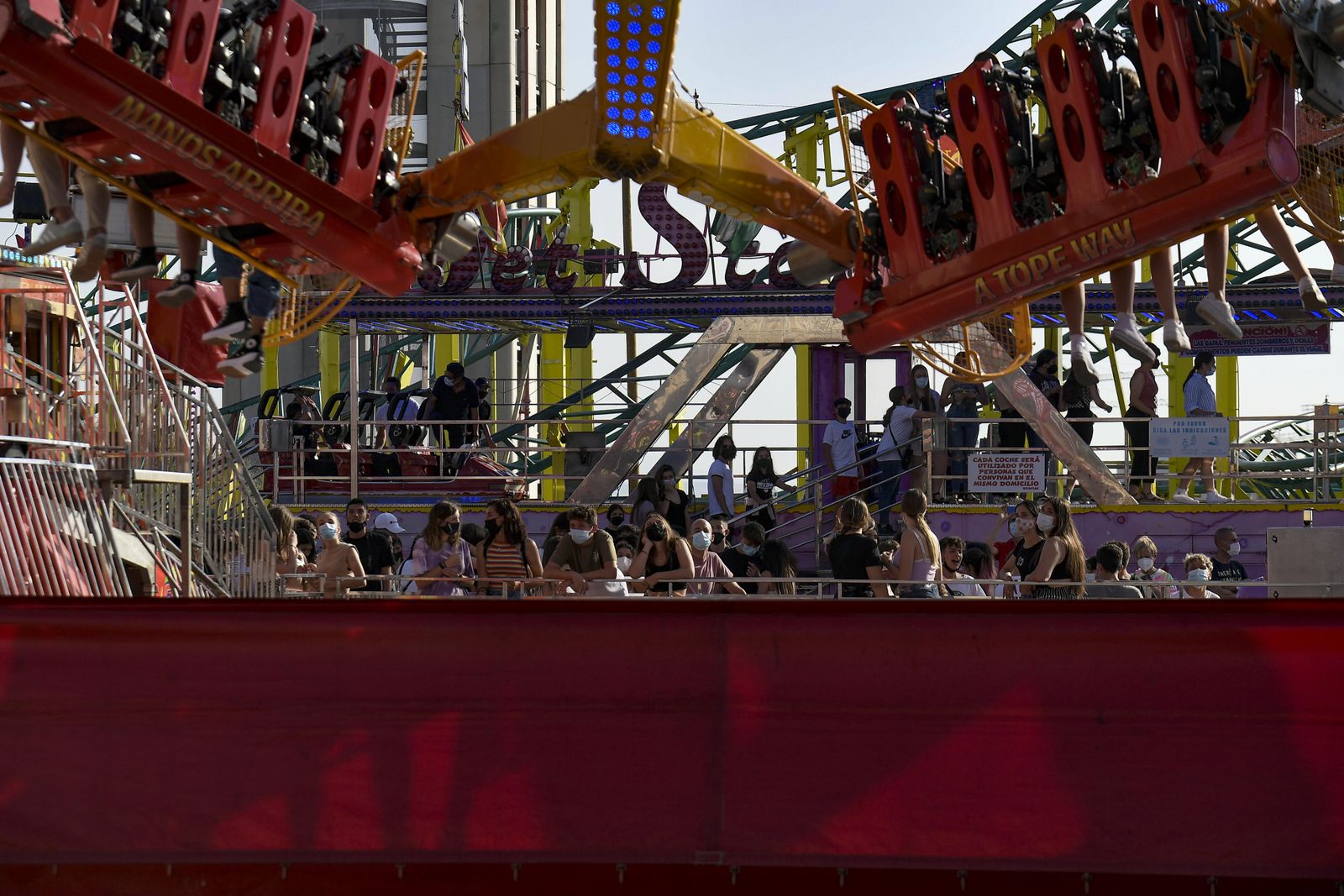 Atracciones de feria, columpios, niños y vida en el Corpus 2021