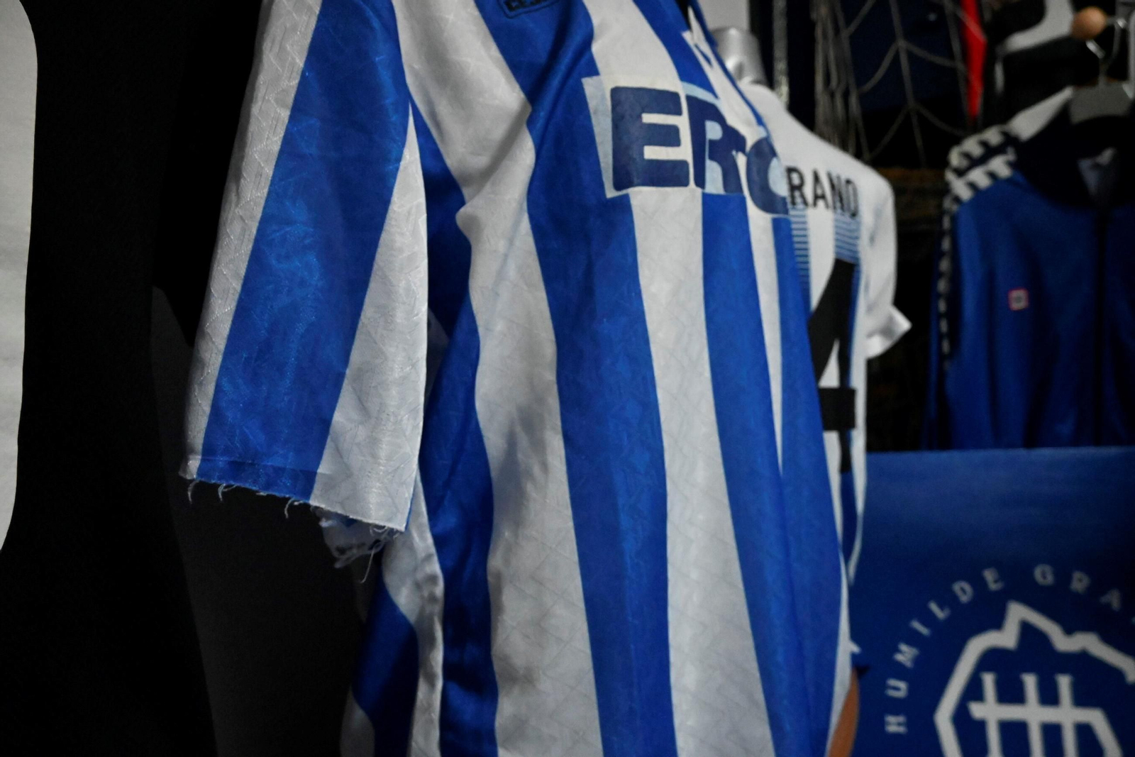 La colección de camisetas del Recreativo de Huelva de Edu Calero, en imágenes