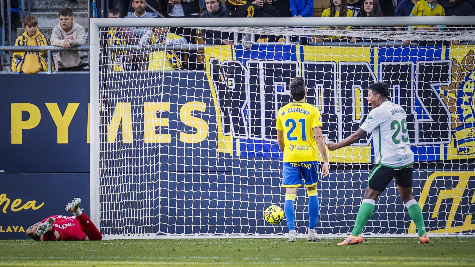 Búscate entre las imágenes del partido de fútbol Cádiz CF - Racing de Santander