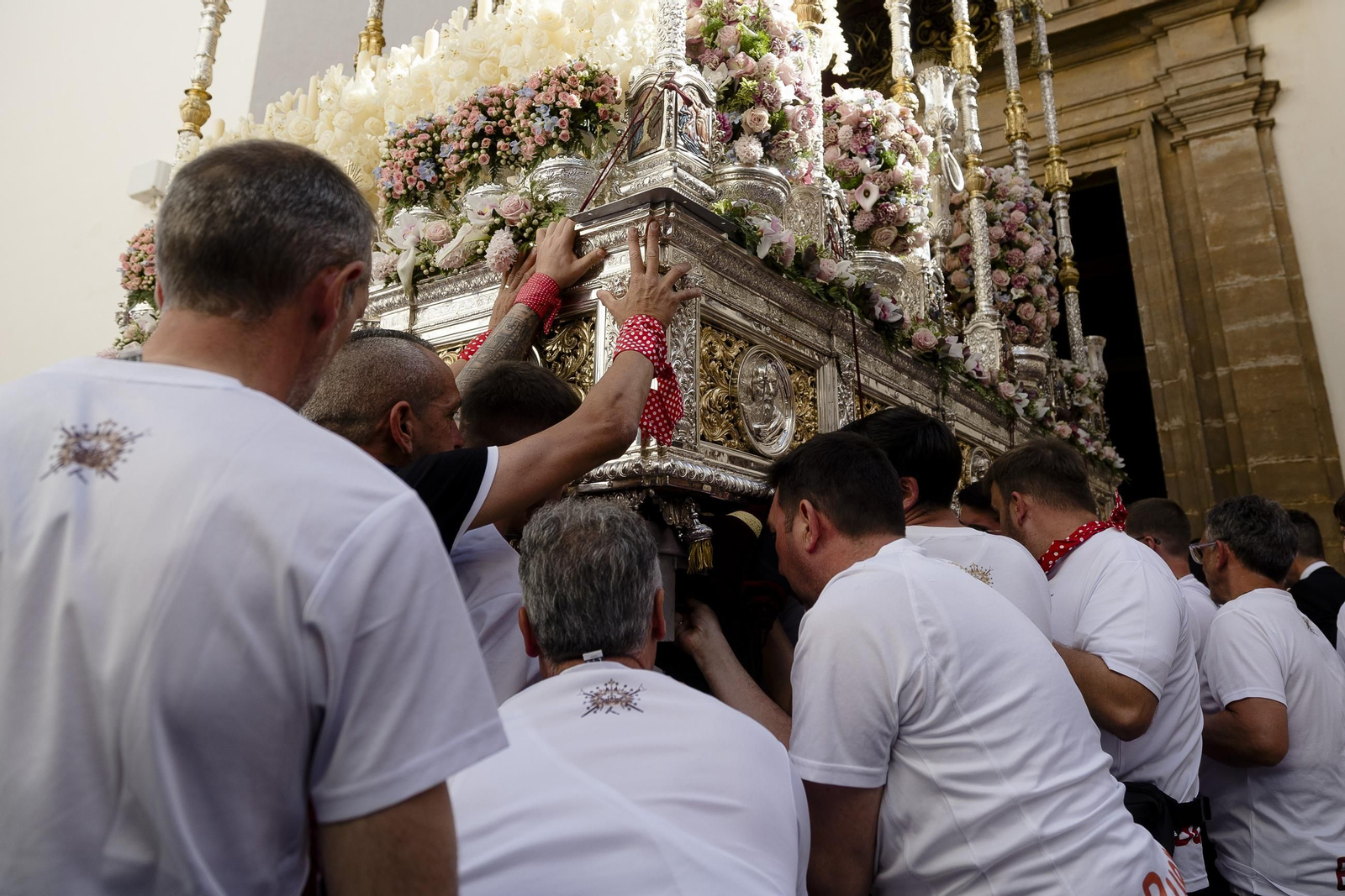 Imágenes de la salida de Sentencia en la Semana Santa de Cádiz 2025