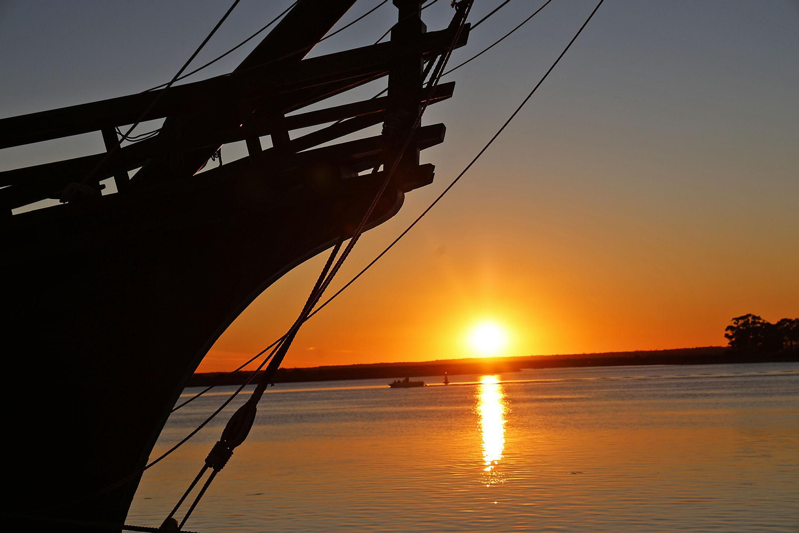 Imágenes de la Nao Victoria en el muelle de Levante