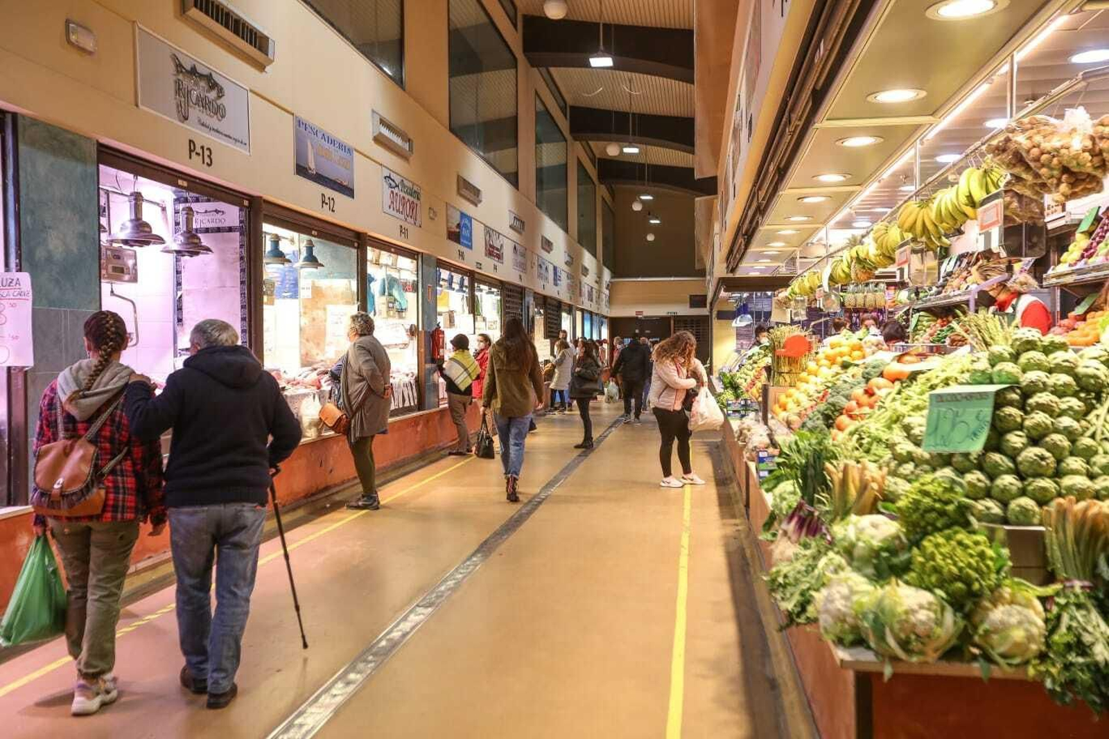 Imágenes de Chiclana durante la primera jornada del cierre de actividades