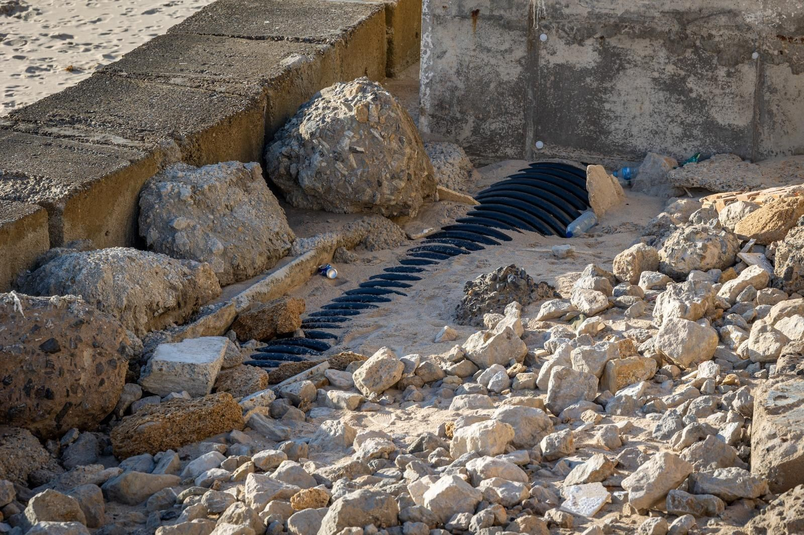 Las imágenes del lamentable estado de este tramo de la Playa Victoria