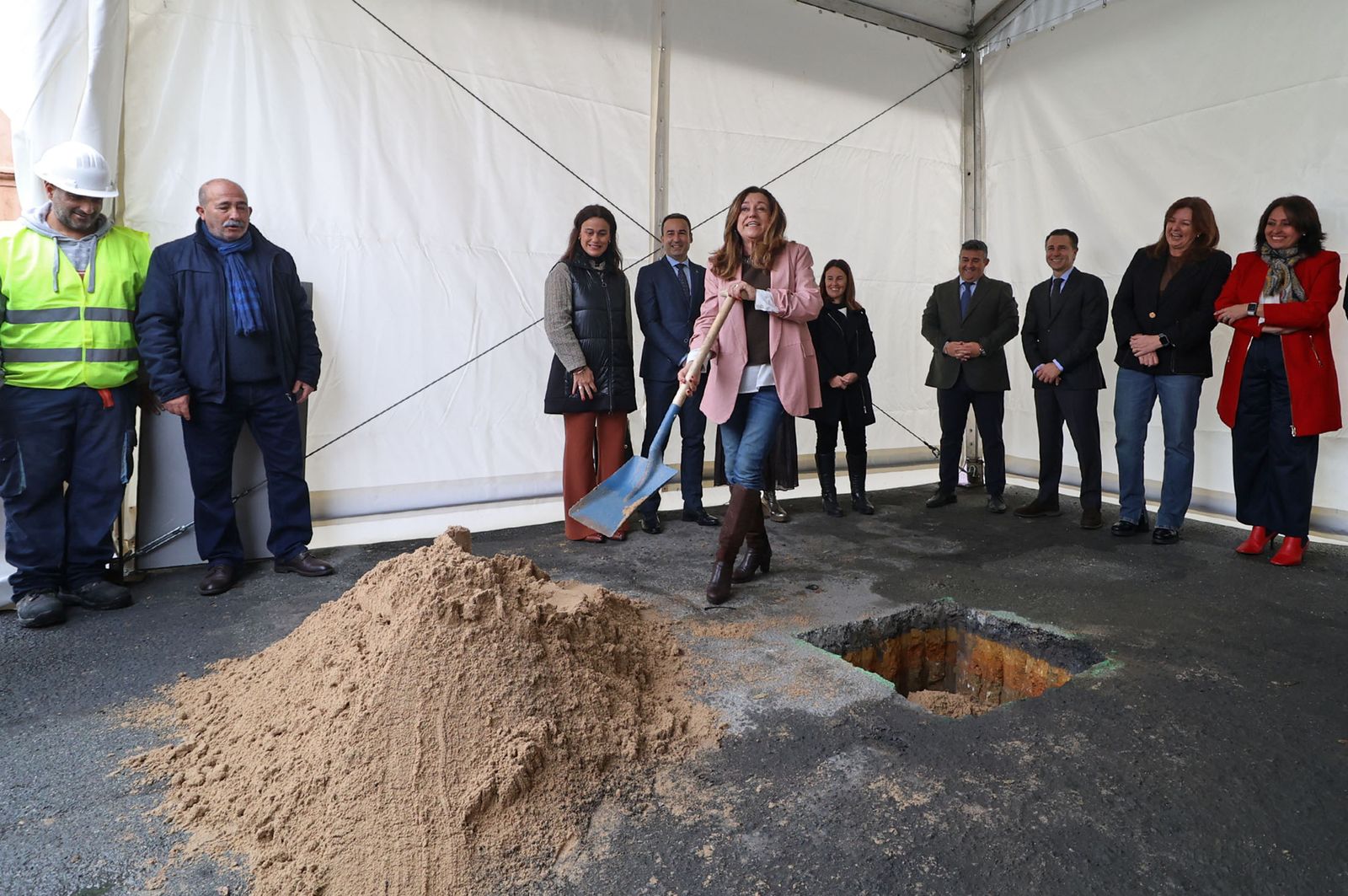 Fotografías de la colocación de la primera piedra de las obras de ampliación y reforma de la Escuela de Arte y Superior de Diseño León Ortega de Huelva