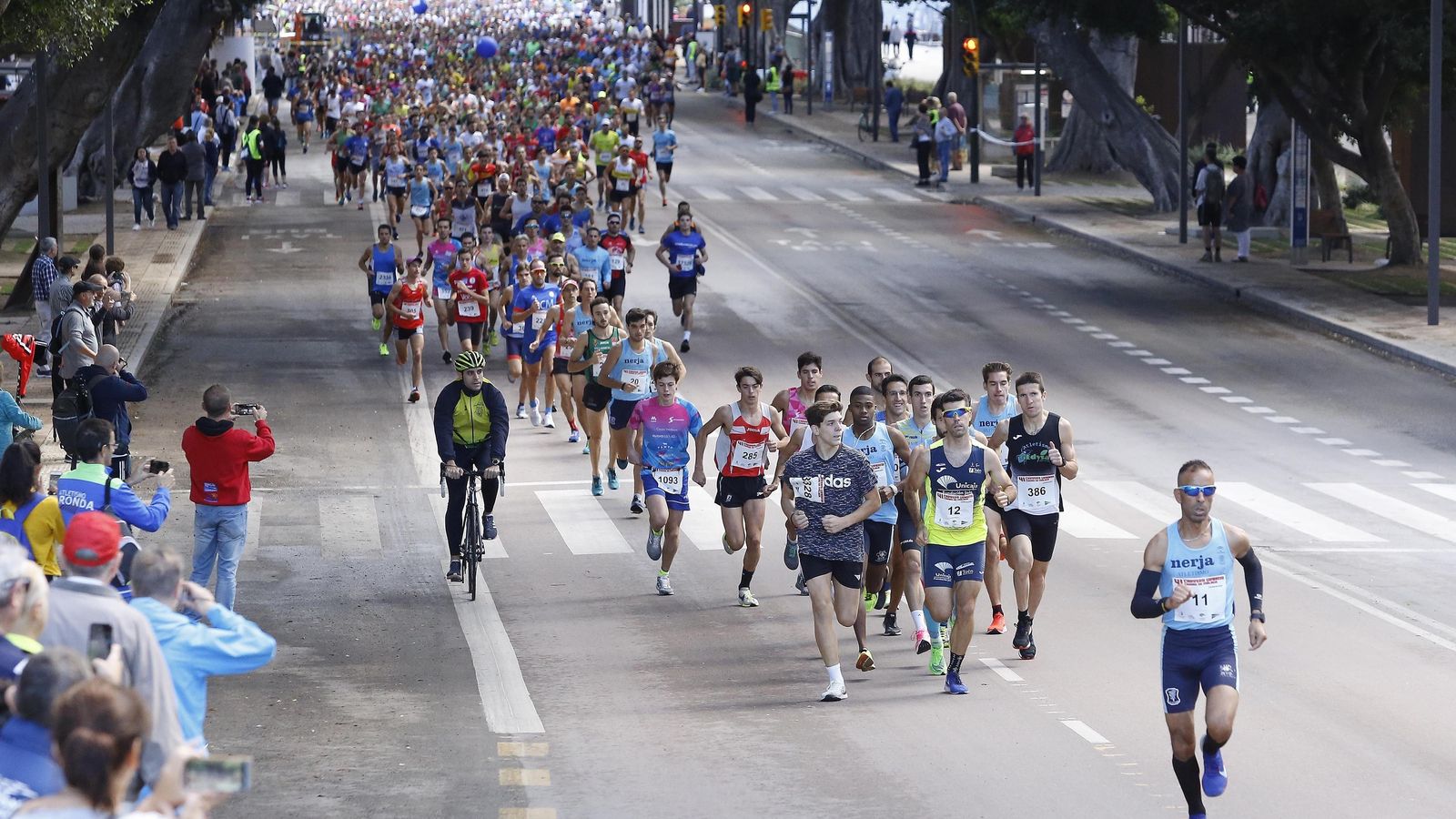 El Mouaziz a la cabeza de la Carrera Urbana.