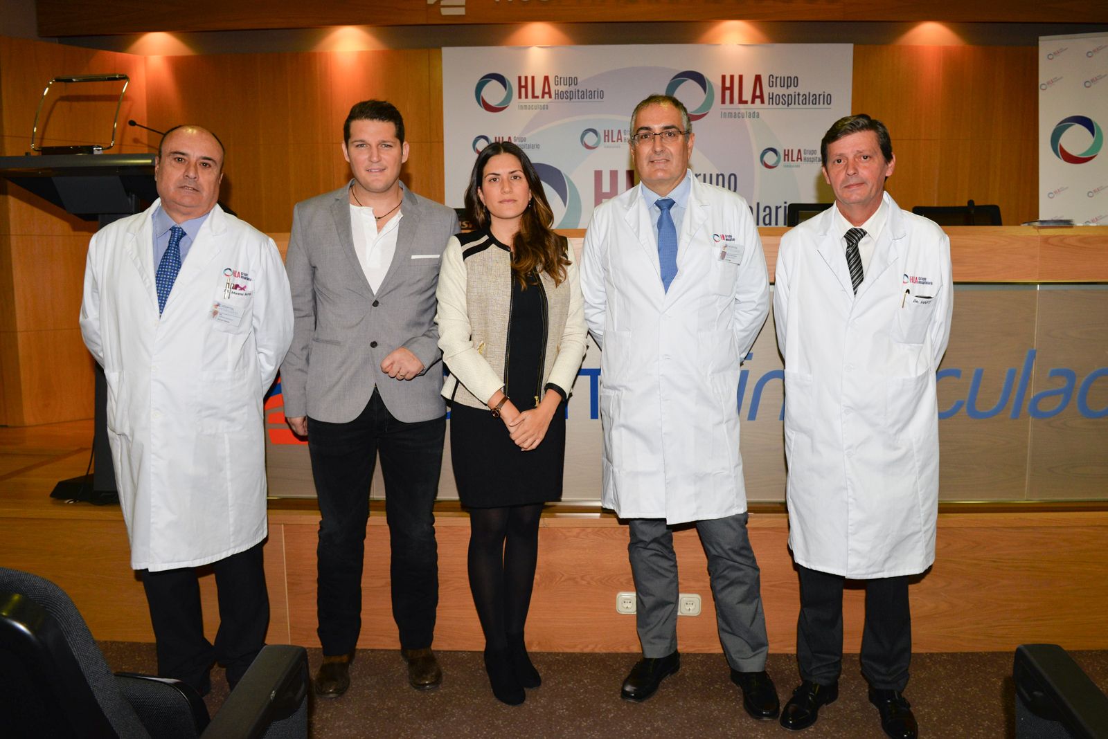 Manu Tenorio 'le canta' a la feminidad