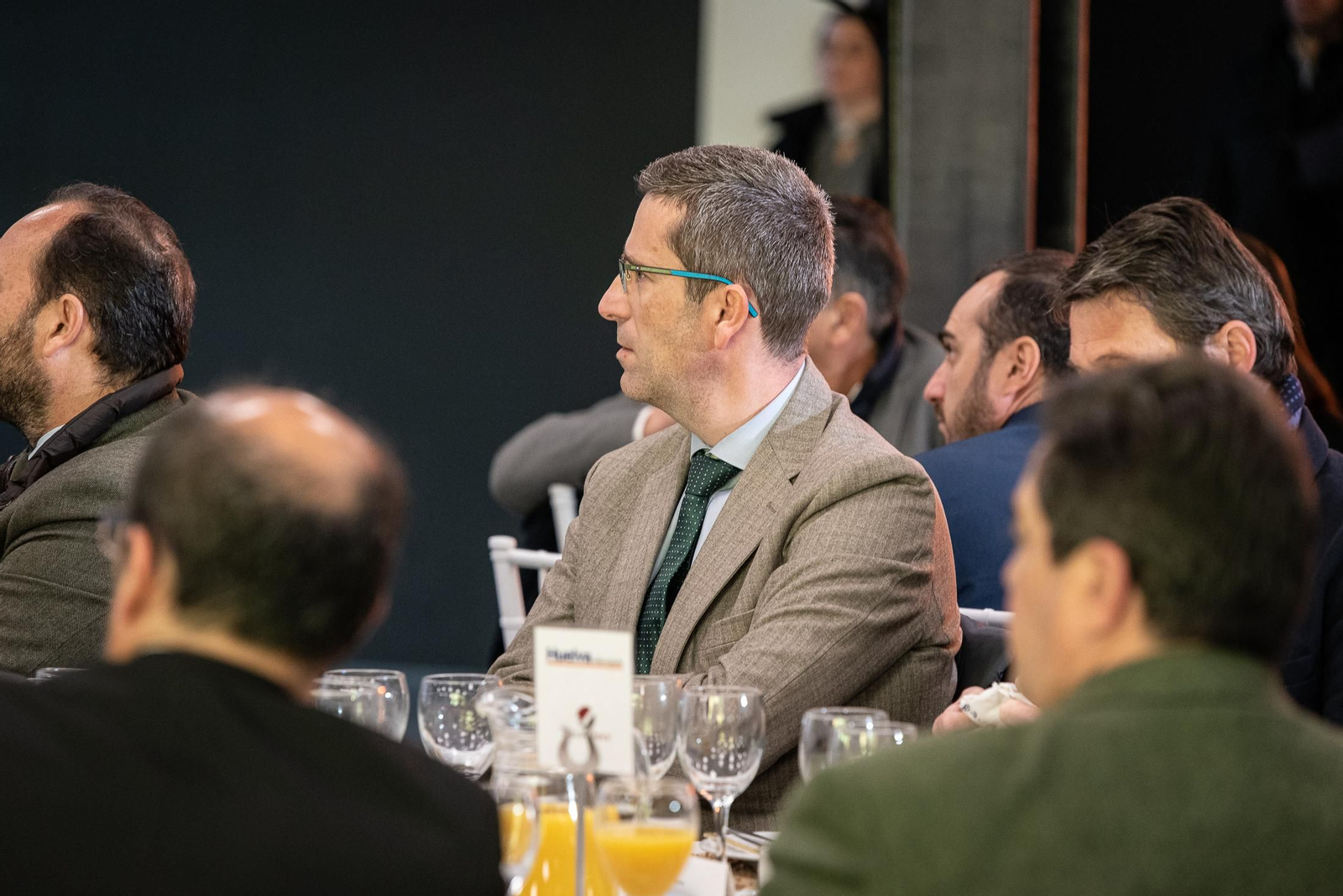 Imágenes de los invitados a la conferencia y desayuno-coloquio con Antonio Sanz en el Foro Joly Andalucía
