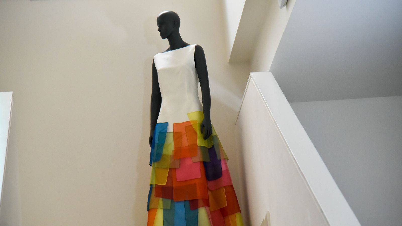 Exposición ' Vísteme: de la Alta Costura al Arte, 90 años de historia de la moda' en el Museo Cruz Herrera