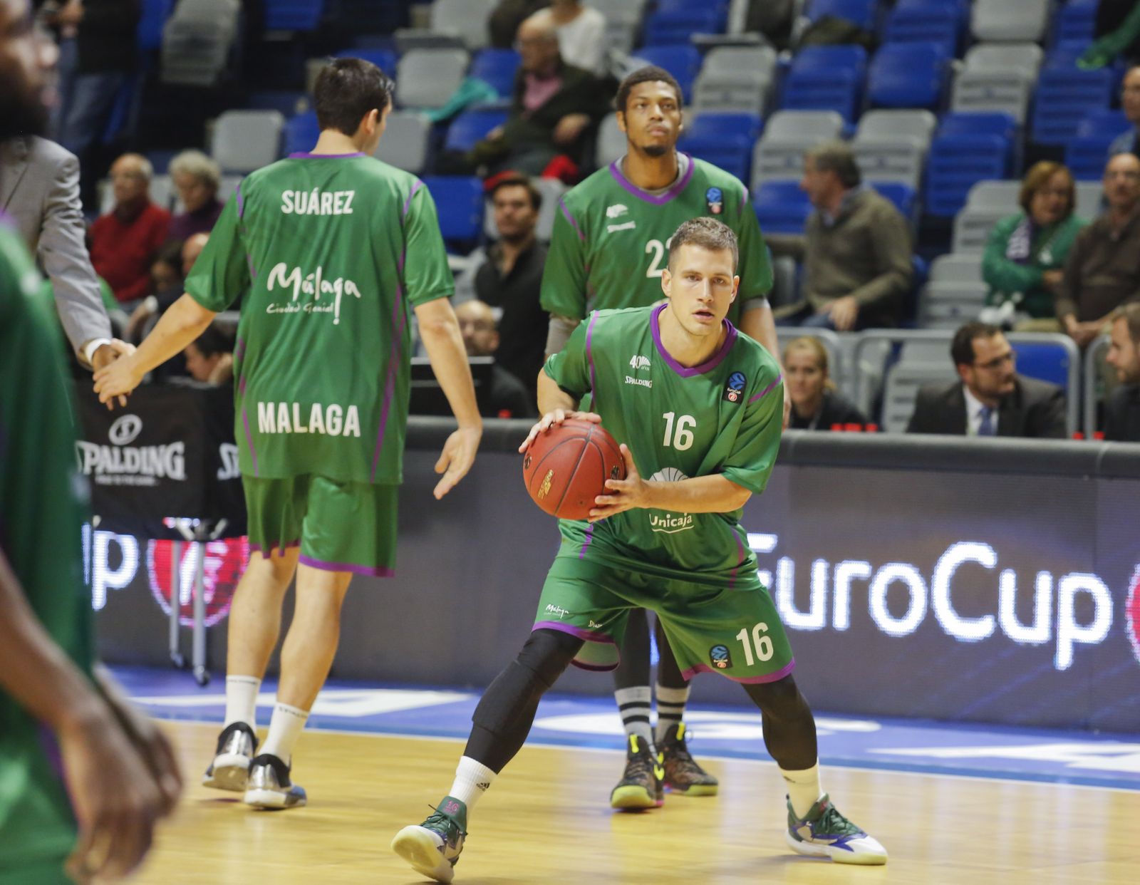 Nemanja Nedovic, con el letrero de la Eurocup al fondo.